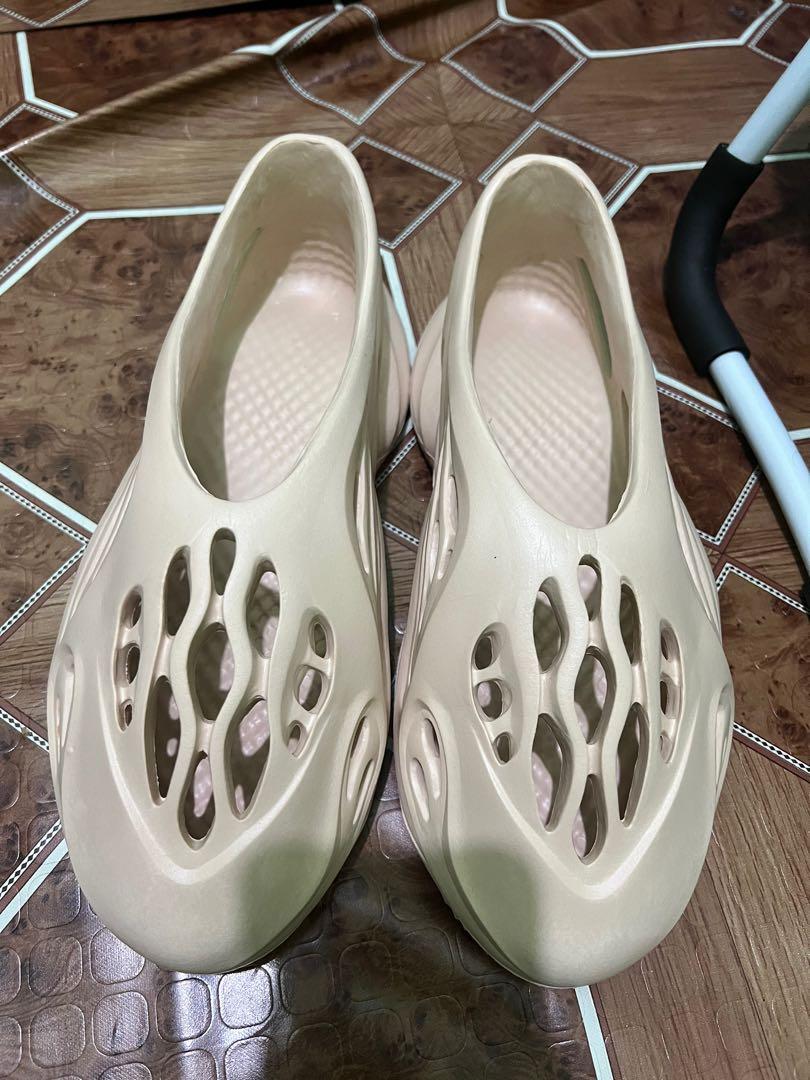 Yeezy Foam Runner Khaki, Men's Fashion, Footwear, Slippers u0026 Slides on  Carousell