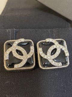 22s Chanel earring