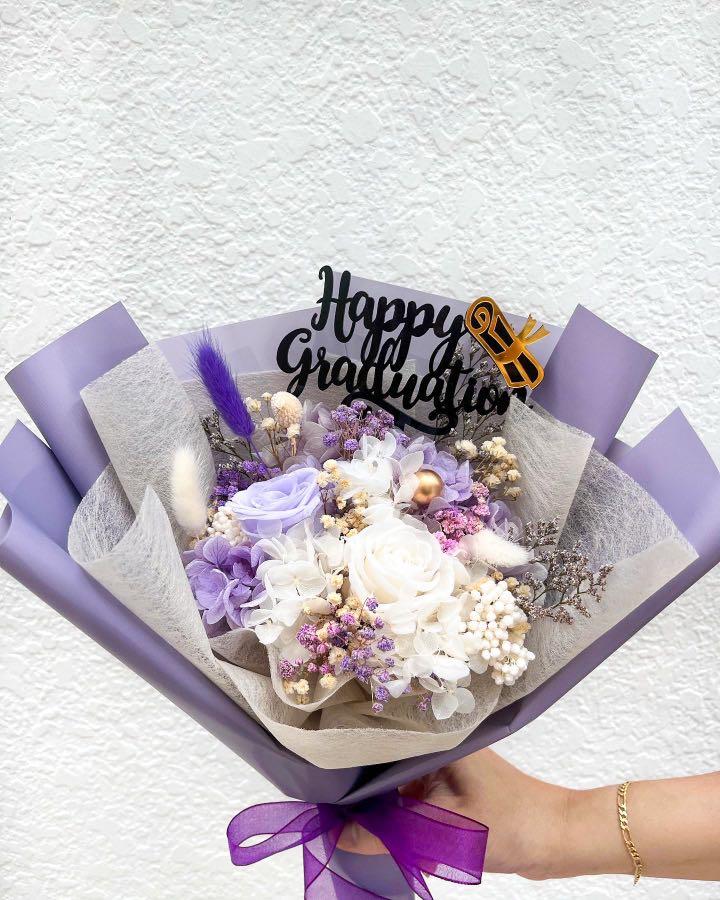 紫白永生玫瑰花束畢業 興趣及遊戲 手作 自家設計 文具及工藝 花 Carousell 紫白永生玫瑰花束畢業 興趣及遊戲 手作 自家設計 文具及工藝 花 Carousell