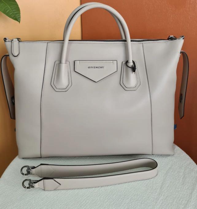 Bnew!! Antigona Soft Medium (Category: Luxury Bags & Wallets) located in Santa Ana. Submitted by astonandariana (Listing ID 1167628885, Image 1). Description: Brandnew comes complete .