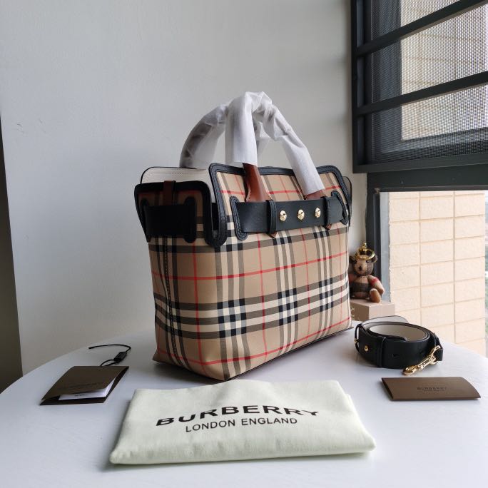 Small burberry tote on sale bag