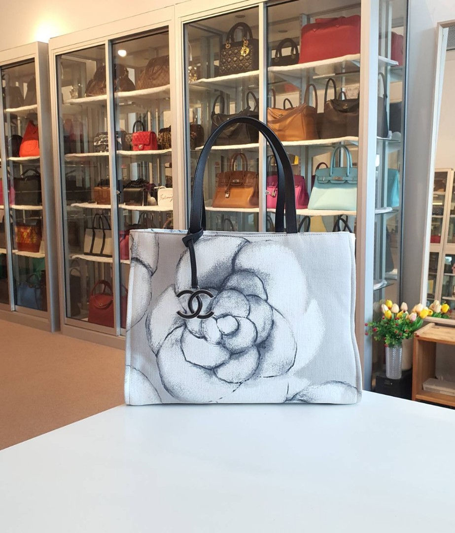 Chanel tote bag deals canvas price