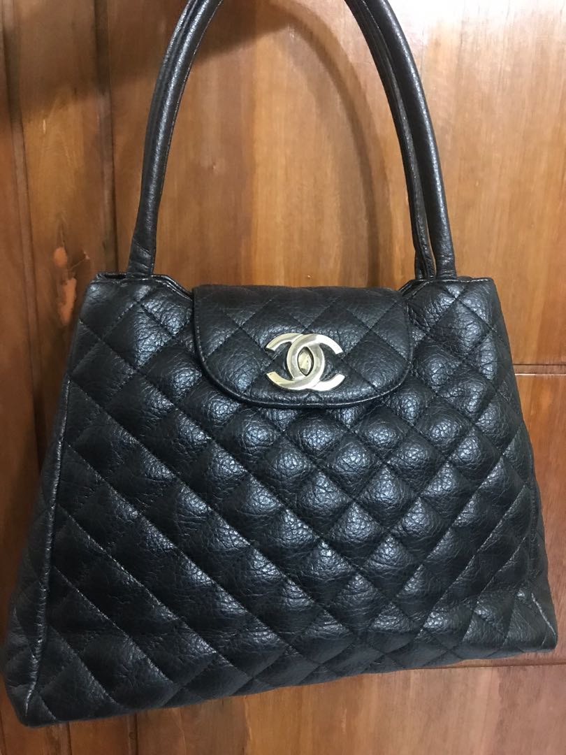 chanel caviar shoulder bag