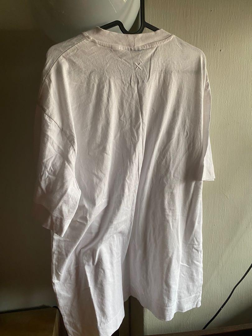 COLLISION Basic White Tee (Category: Tshirts & Polo Shirts) located in Singapore. Submitted by alfredmyy222 (Listing ID 1167730789, Image 2). Description: Basic White Tee Only worn once Washed once Bought from ASOS.