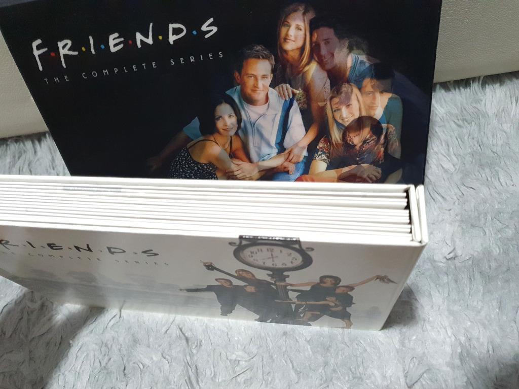 Friends: The Complete Series Collectors Edition Bluray with Lenticular ...