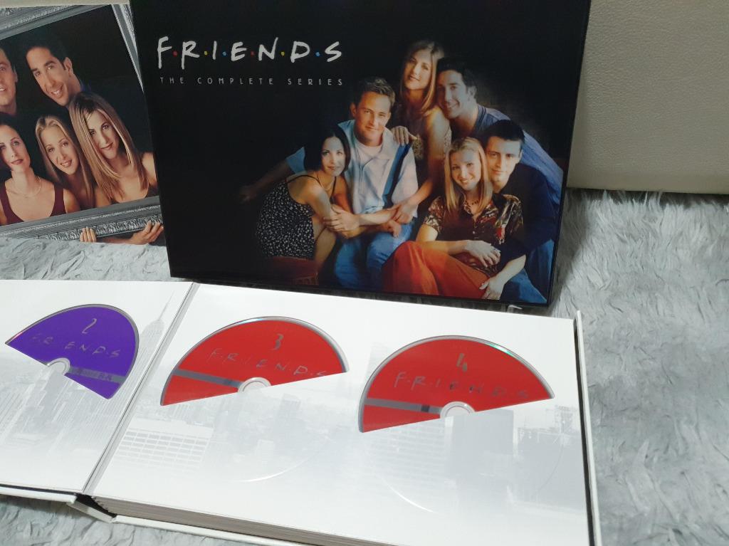 Friends: The Complete Series Collectors Edition Bluray with Lenticular ...