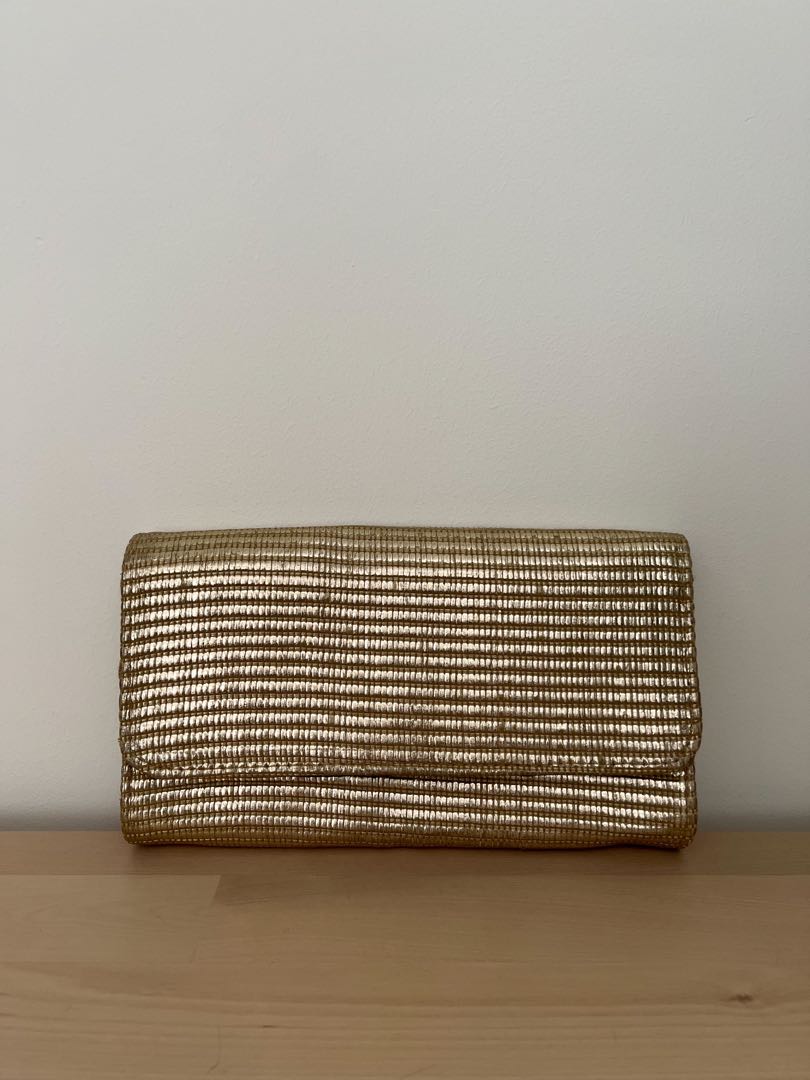 Gold on sale straw clutch
