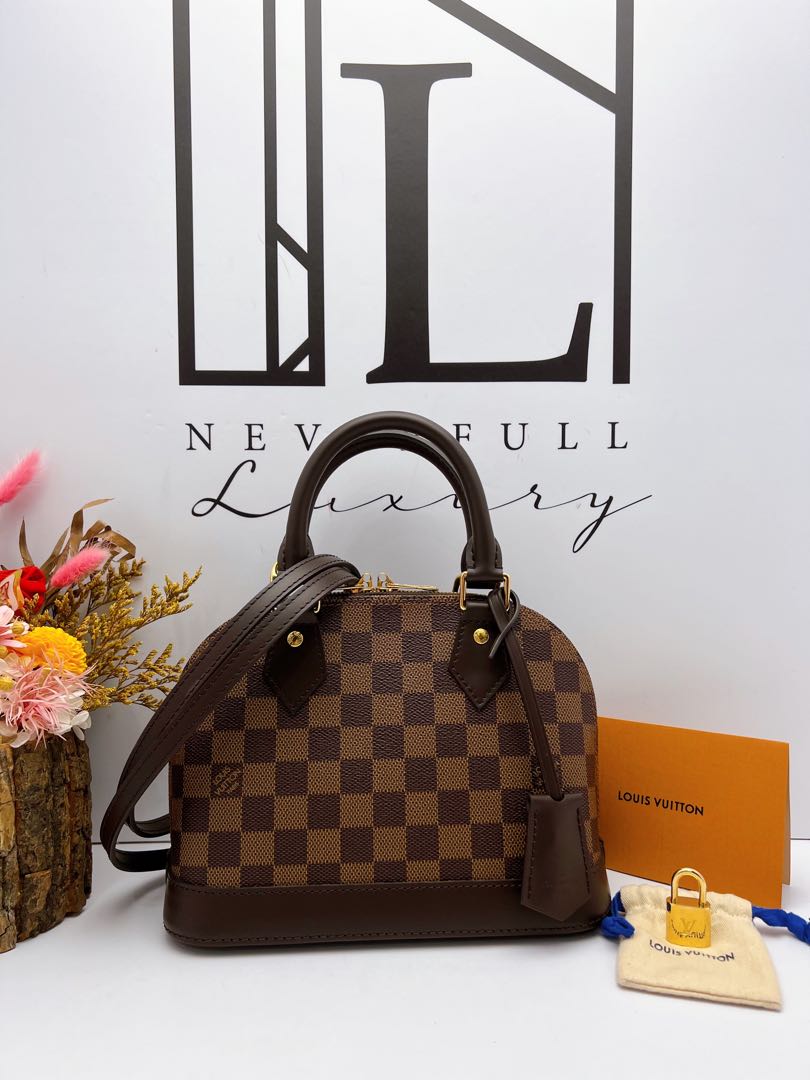 LOUIS VUITTON ALMA BB REVIEW 2022 WHAT FITS, PROS CONS DAMIER EBENE VS  MONOGRAM 