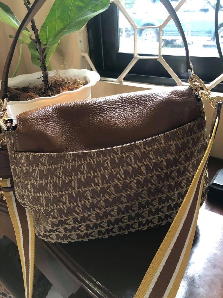 MIchael Kors Bedford Flap Crossbody (Category: Luxury Bags & Wallets) located in Panglao. Submitted by whatsdbuzz (Listing ID 1167678287, Image 3). Description: MIchael Kors Bedford Flap Crossbody ❣️guaranteed authentic ❣️personal preloved in very good condition, strap need washing .