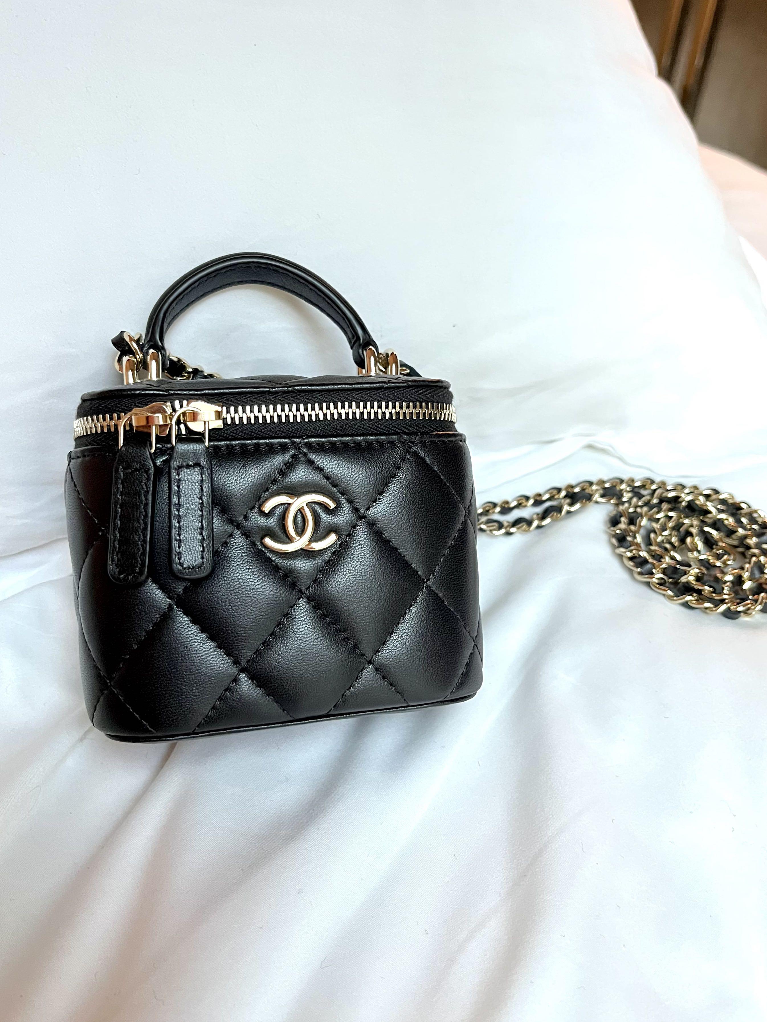 CHANEL Caviar Quilted Vanity Case Black 1008767
