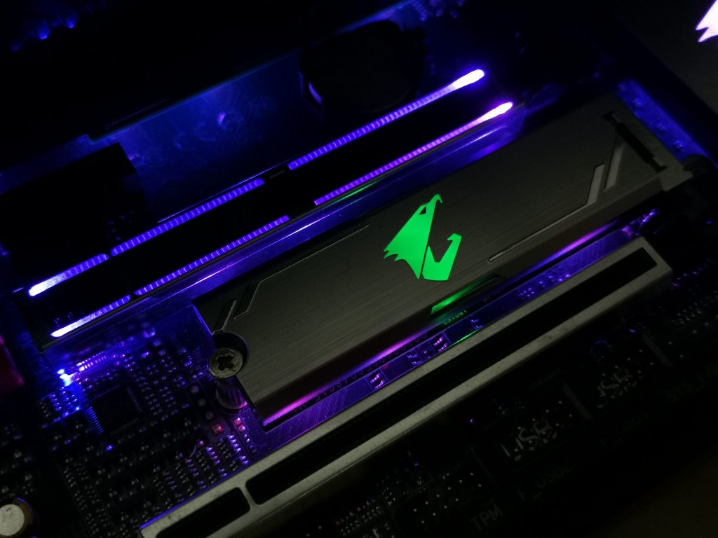 Ssd aorus rgb deals