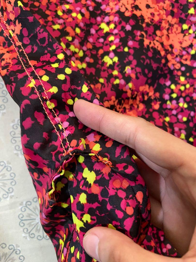 NIKE HOBO/REVERSIBLE BAG (Category: Beach Bags) located in Manila. Submitted by ljsaint (Listing ID 1167671438, Image 3). Description: 9/10 condition. May tahi lang sa polka dots side pero goods pa yan bag. Nastock lang sa cabinet. Reversible sya and original nike. Pwede pang beach bag. 500 plus sf.