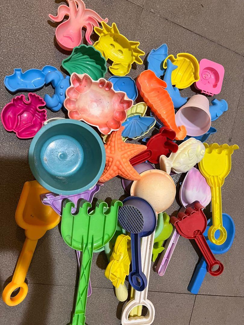 Sand pit plus free sand toys Mega Declutter clearance sale