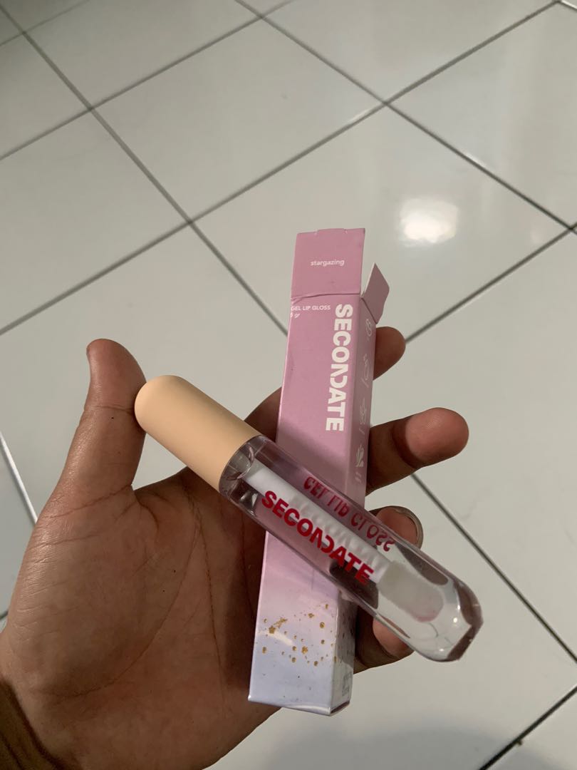 Secondate lip gloss BENING, Kesehatan & Kecantikan, Rias Wajah di Carousell