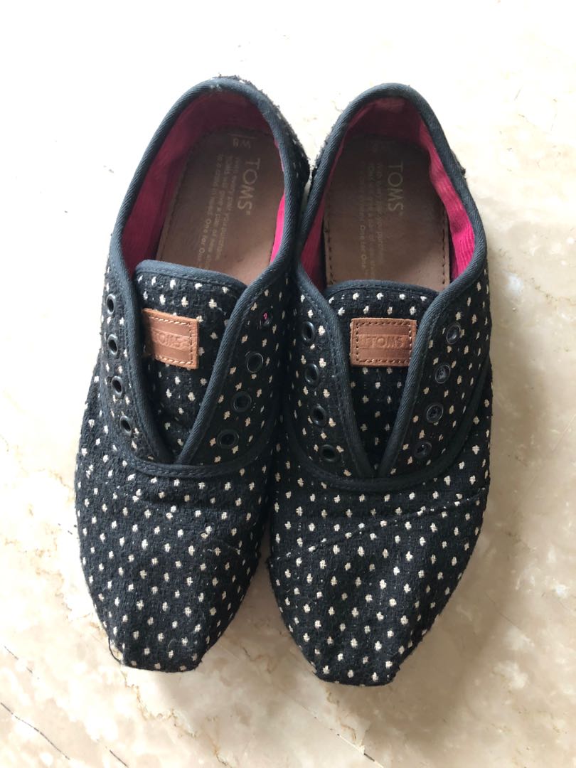 TOMS Shoes black and white fabric size 8