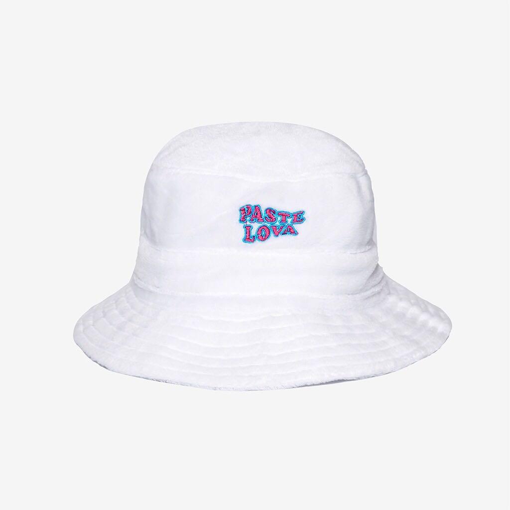 White Bucket Hat, Fesyen Wanita 