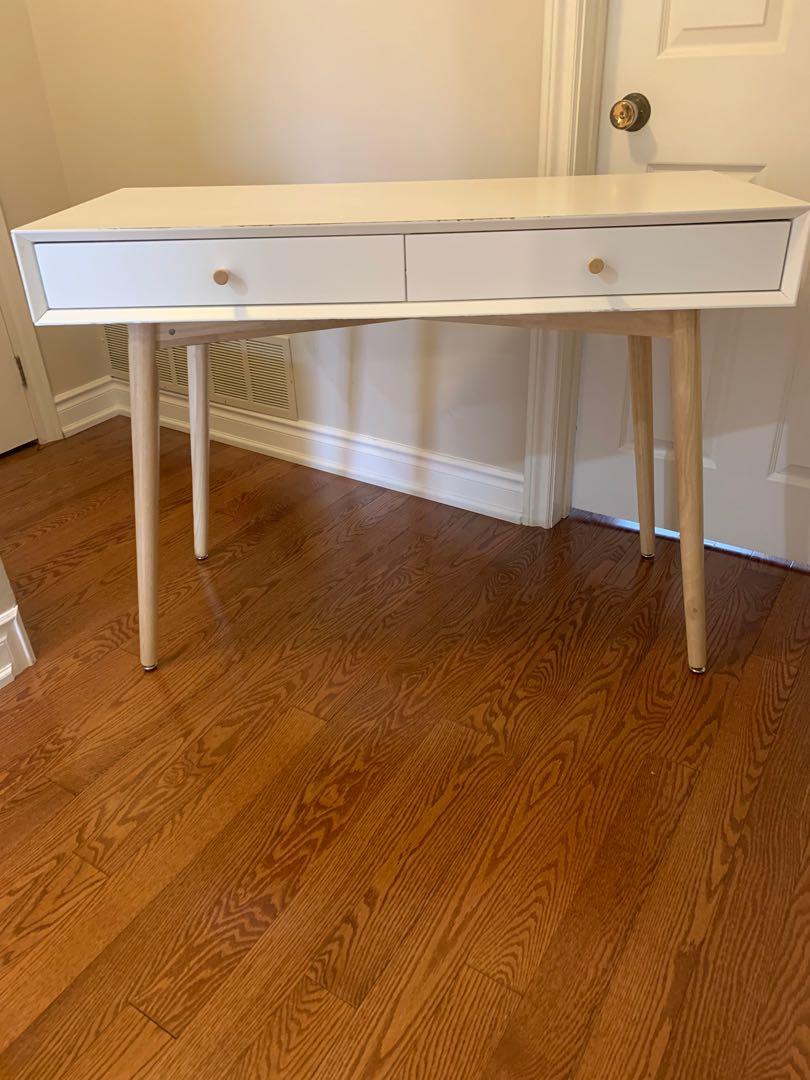 White desk Home Furniture on Carousell