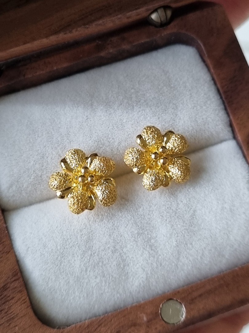 Gold flower tops design shop