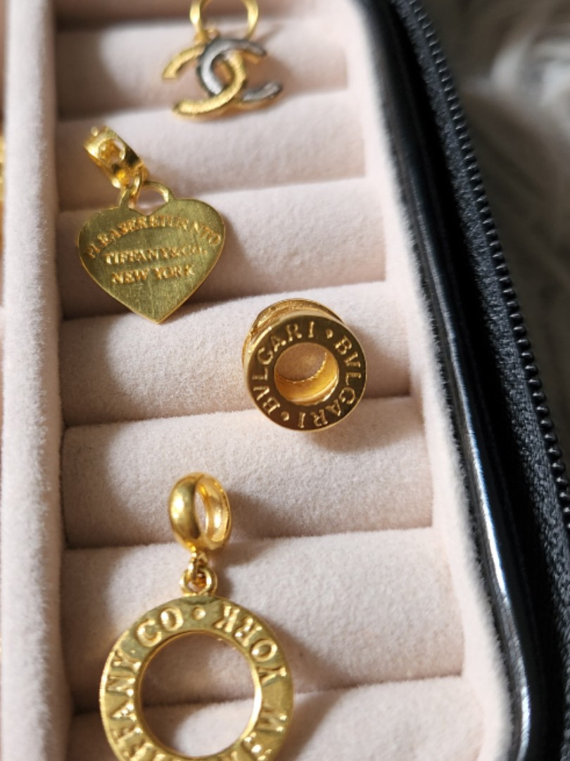Emas 916 Charms Bvlgari 2.22g Luxury Accessories on