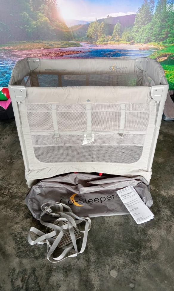 arm’s reach mini cosleeper ezee 2 in 1, Babies & Kids, Baby Nursery