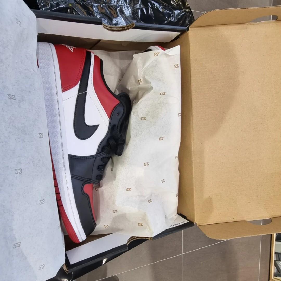 Authentic with JD in store receipt US 8.0 Air Jordan 1 Bred Toe
