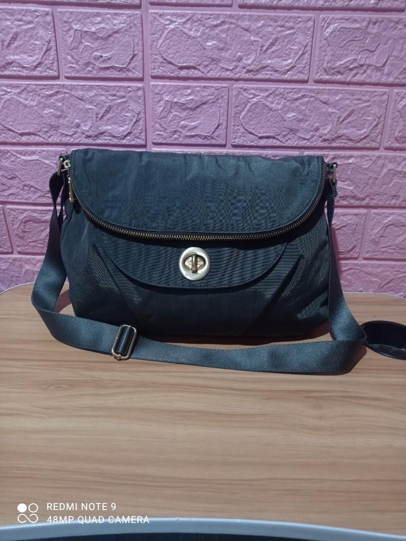 Baggallini Sling bag