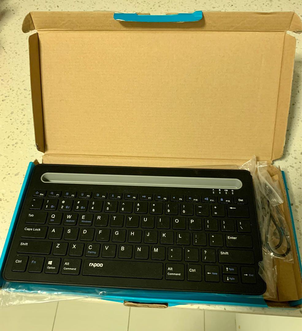 Bluetooth Keyboard (Category: Computer Keyboard) located in Singapore. Submitted by jebat_75 (Listing ID 1168032821, Image 2). Description: Used once only. Still in good condition. Self collect at Punggol or Alexandra area. No meet up at Mrt/Lrt station 🚫.