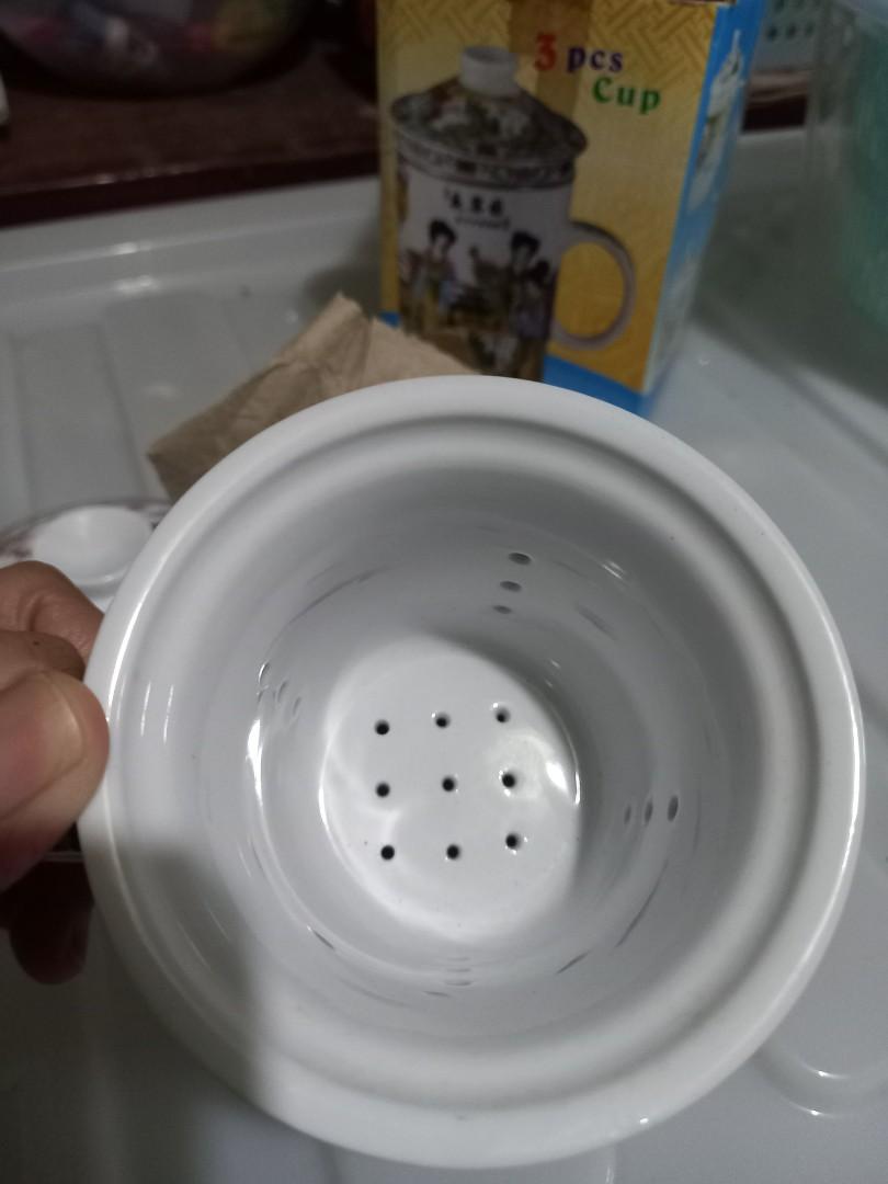 Ceramic tea cup for loose leaf tea (Category: Coffee & Tea Tableware) located in Pasig City. Submitted by nino_papa (Listing ID 1167946809, Image 2). Description: Authentic chinese ceramic tea cup for loose leaf tea. With tea strainer. Bought from Singapore at $20sg.