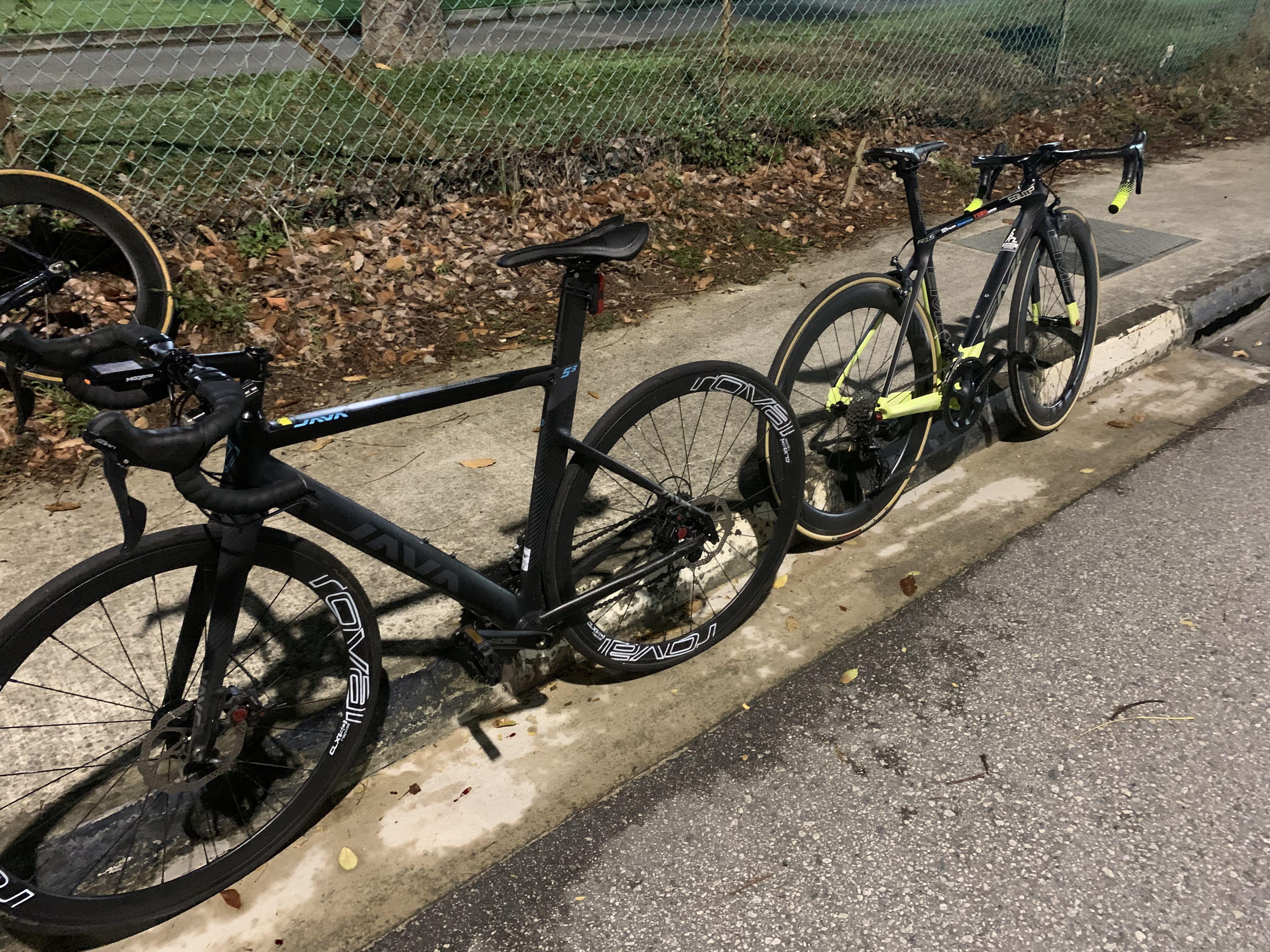 Java Siluro 3 (Category: Bicycles) located in Johor Bahru. Submitted by only__lux (Listing ID 1167856169, Image 2). Description: Java Siluro 3 Road Bike This is Shimano Sora 18speed version Roval Decals Well mantain Ready to race Price:Rm3k firm Collection area Johor Bharu Bandar.