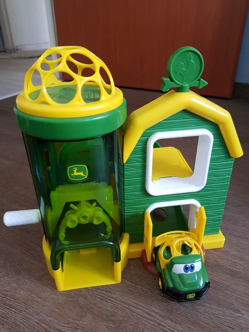 John Deere Tractor And Barn Toy Set