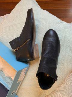 Leather  boots size 39