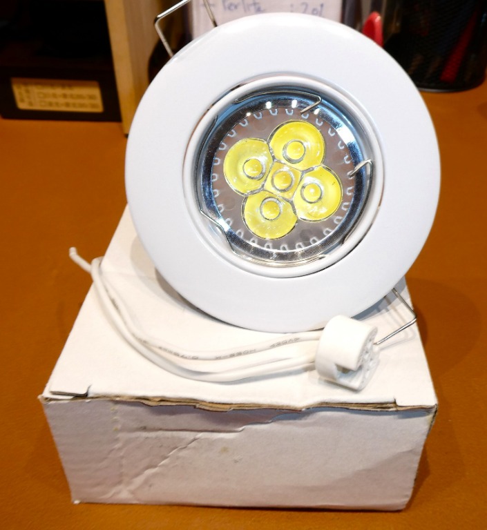 LED Angle-Adjustable Recessed Spotlight + 02 PC Pack Philips Led Bulb ...