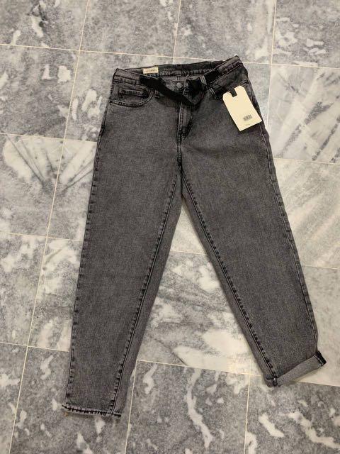 Levis 562 Loose Taper, Women's Fashion, Bottoms, Jeans & Leggings on  Carousell
