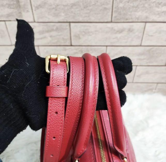 Lv SPEEDY bANDOU 20 complete (Category: Luxury Bags & Wallets) located in Santa Ana. Submitted by astonandariana (Listing ID 1167965482, Image 2). Description: Comes complete with long strap Care card Dustbag Paperbag No flaws at all.