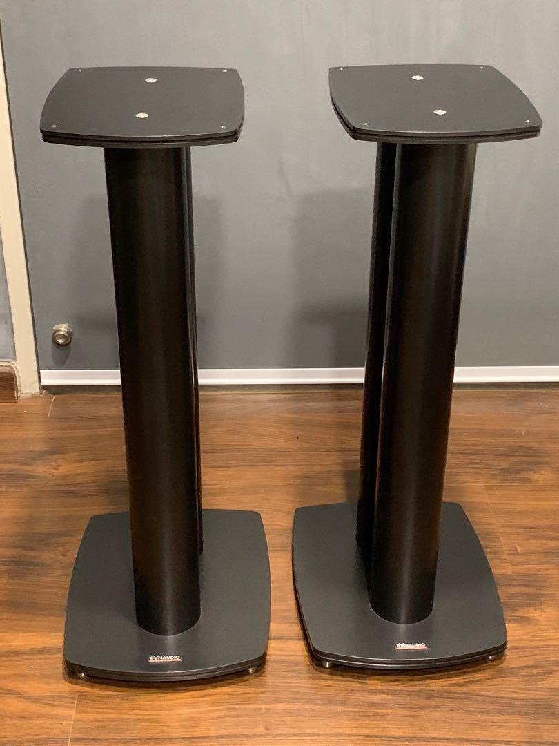 Dynaudio shop stand 4