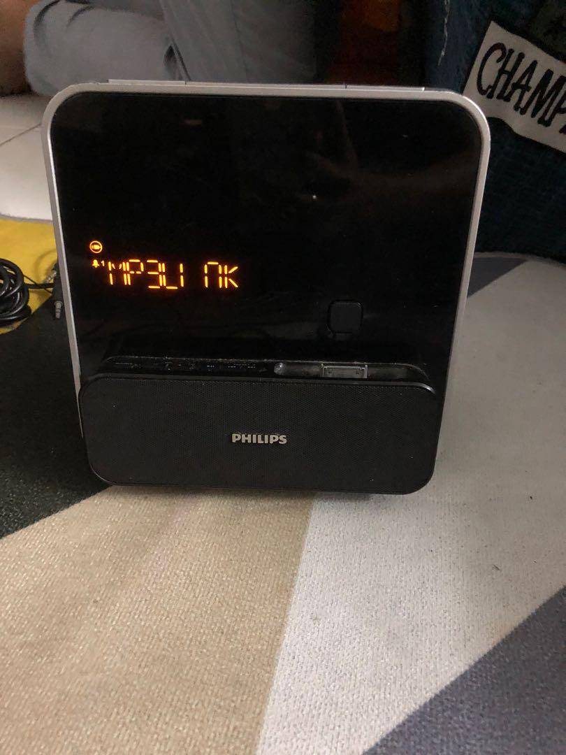 Philips DC315/37 Speaker System for 30Pin iPod/iPhone with LED Clock