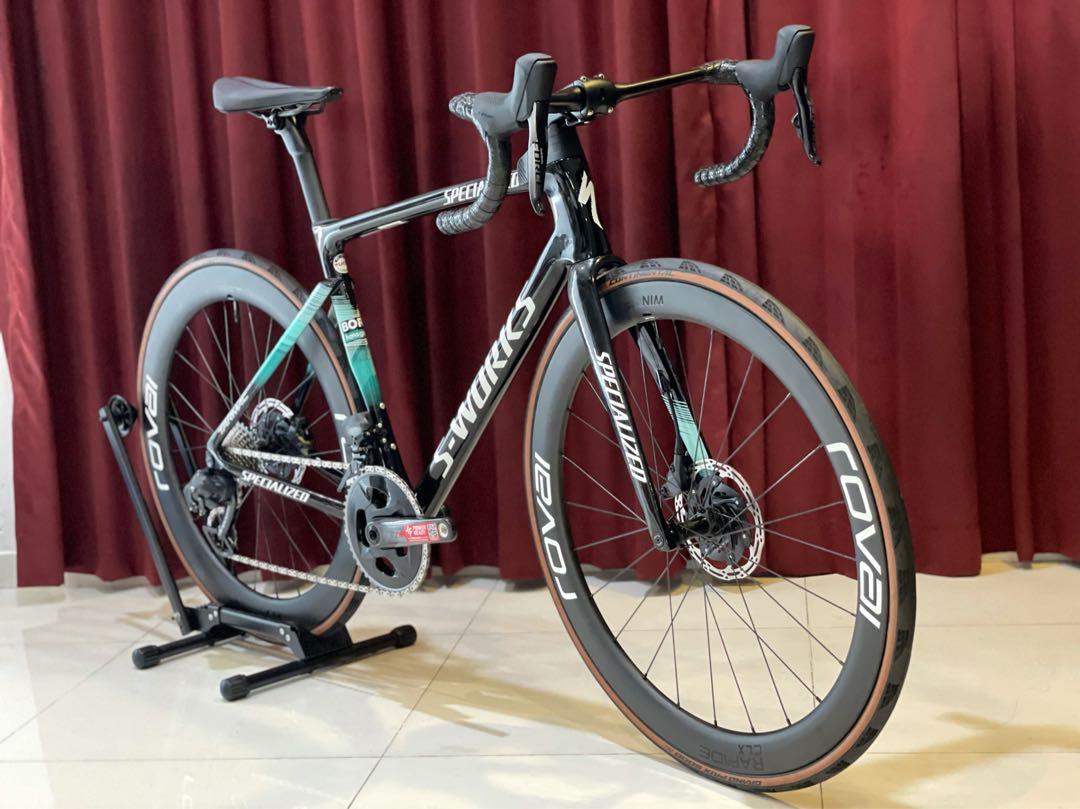 Tarmac SL7 (Category: Bicycles) located in Singapore. Submitted by triston77 (Listing ID 1167874172, Image 1). Description: Newly build full carbon Tarmac SL7 Disc road bike weight 7.5kg only. Size 54. - Drivetrain : SRAM Force eTap AXS 2x12 speed, with CeramicSpeed OSPW Crankset : SRAM Force eTap AXS DUB 48/35T 170mm Cassette : SRAM Red eTap AXS XG-1290 10-28T Chain : SRAM Red eTap AXS 12 speed Rotors : SRAM CenterLine X 160mm (centerlock) - Bot