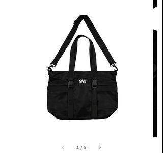 TOTEBAG SNE (SOMETHING NOT ESSENTIAL)