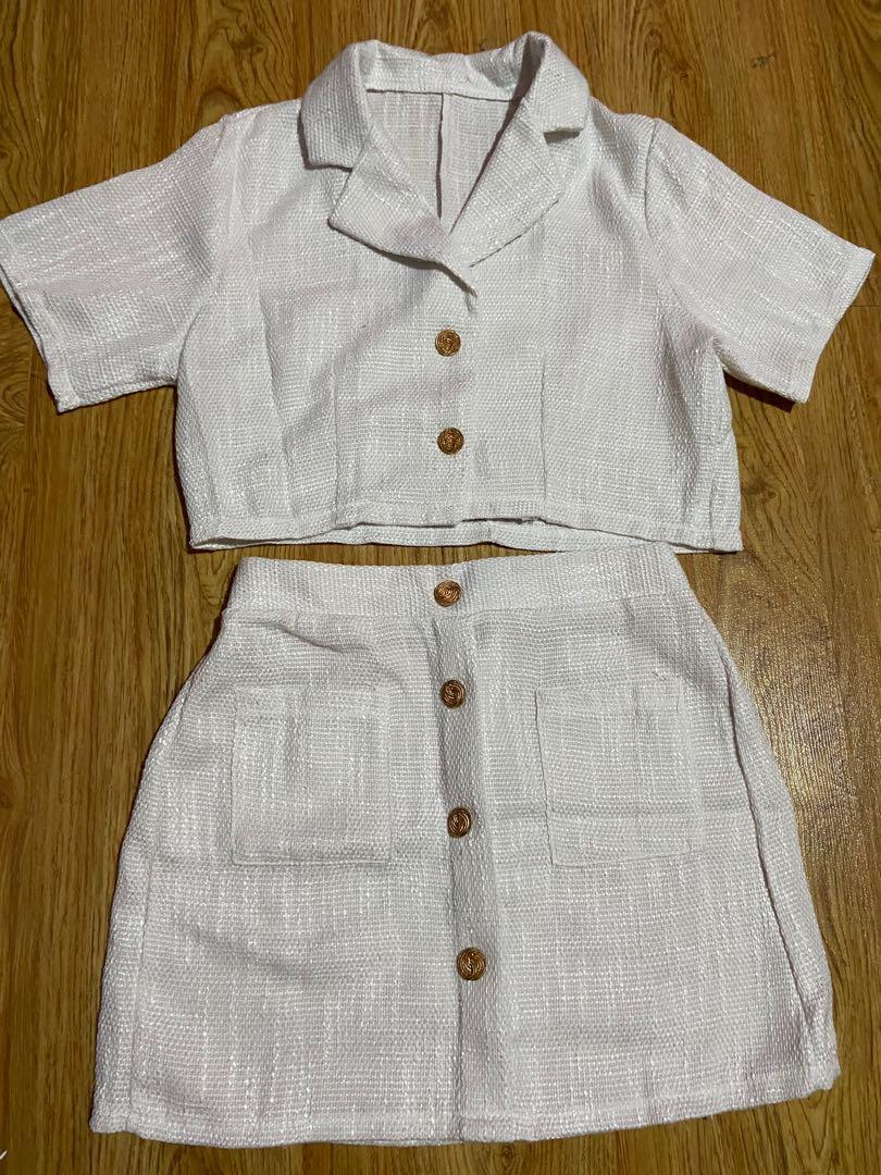 Tweed Skirt Coords (Category: Sets or Coordinates) located in Paranaque City. Submitted by bebinbuys (Listing ID 1167883153, Image 1). Description: • Size: Best fits S-M • Since its white its a bit see through, need to wear cyclings or nude underwear • Skirt fits 24” to 28” • Skirt length: 15” • Functioning pockets • v pretty mukang pang mayaman!! HAHAHAHA • Used once ‼️Last price posted ‼️ Shipping paid by buyer.