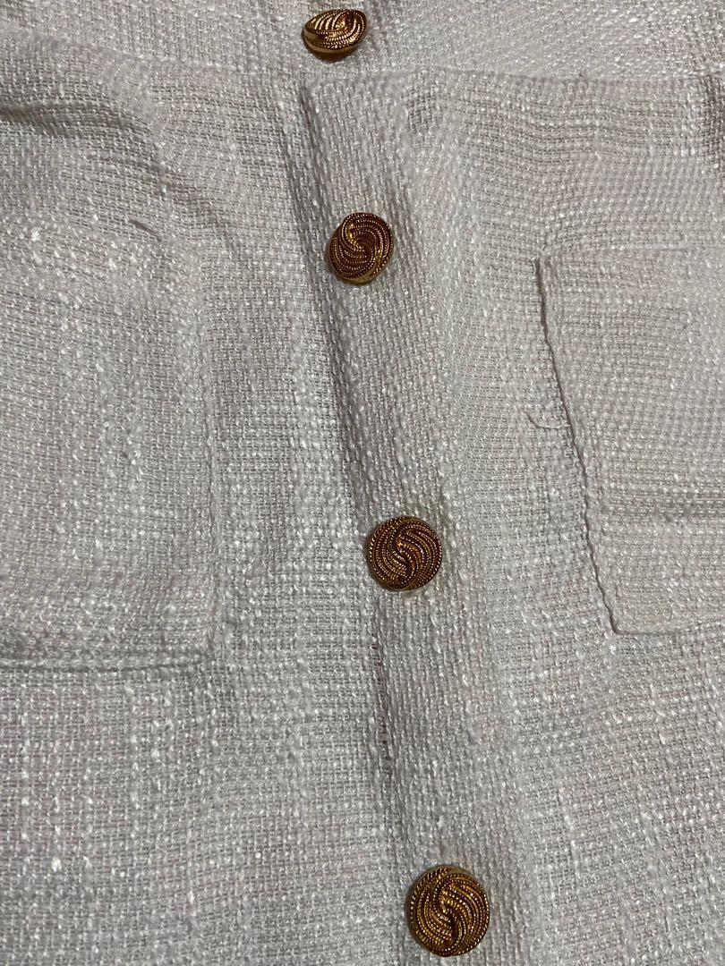 Tweed Skirt Coords (Category: Sets or Coordinates) located in Paranaque City. Submitted by bebinbuys (Listing ID 1167883153, Image 3). Description: • Size: Best fits S-M • Since its white its a bit see through, need to wear cyclings or nude underwear • Skirt fits 24” to 28” • Skirt length: 15” • Functioning pockets • v pretty mukang pang mayaman!! HAHAHAHA • Used once ‼️Last price posted ‼️ Shipping paid by buyer.