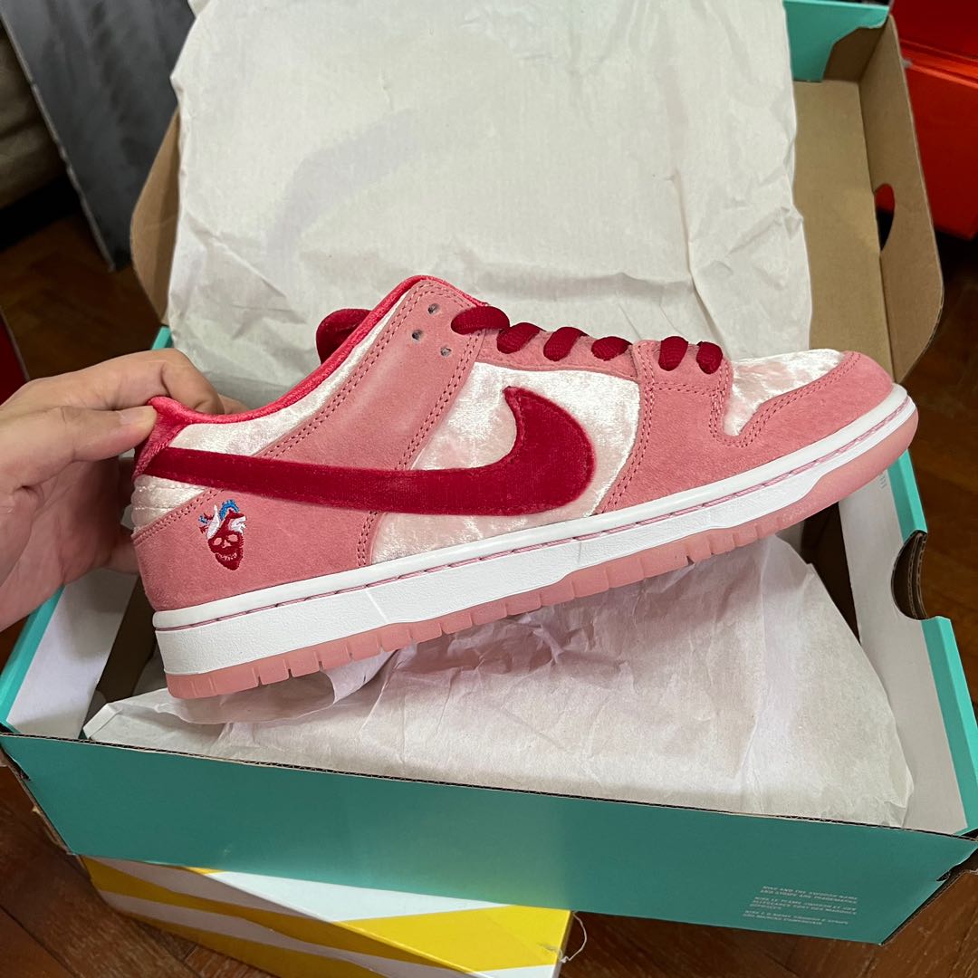 dunk low strange love