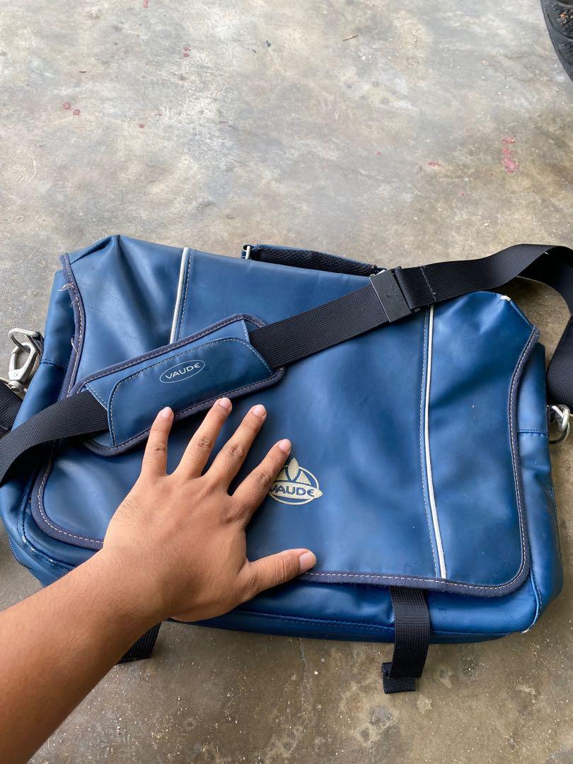 Mountain hardwear online messenger bag