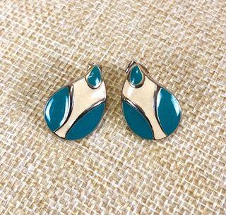Vintage gold tone and turquoise/ivory enamel post earrings