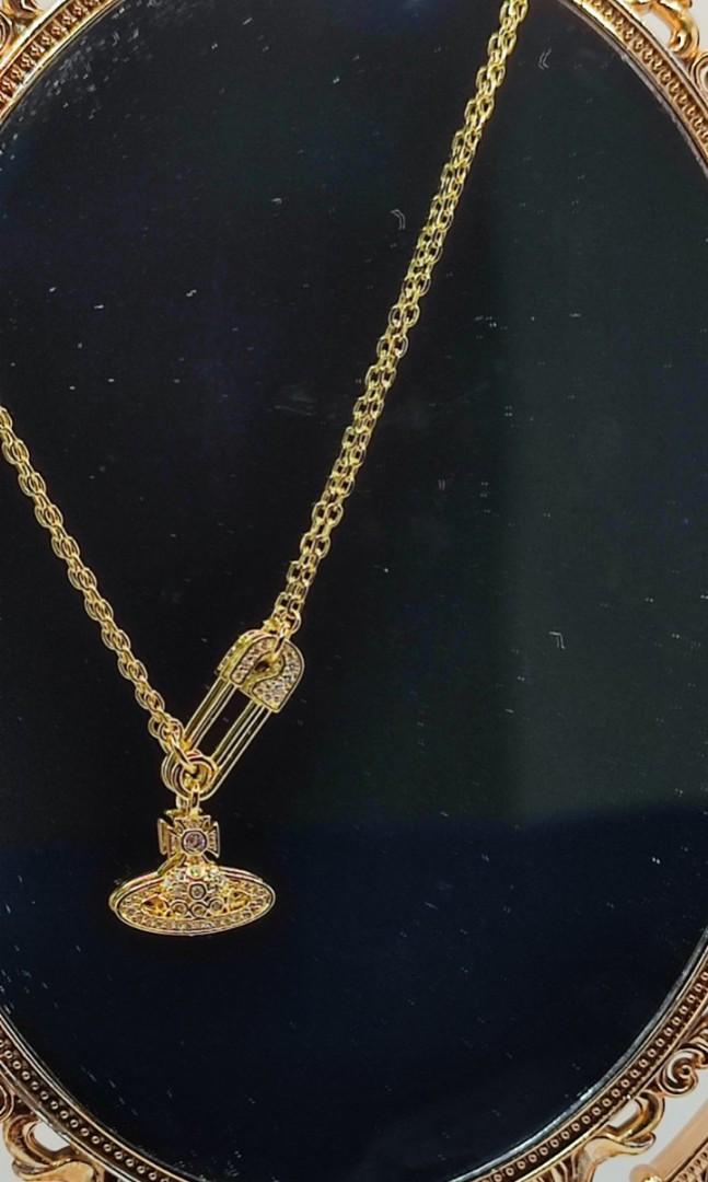 VIVIENNE WESTWOOD Lucrece Safety Pin Pendant Necklace In Gold