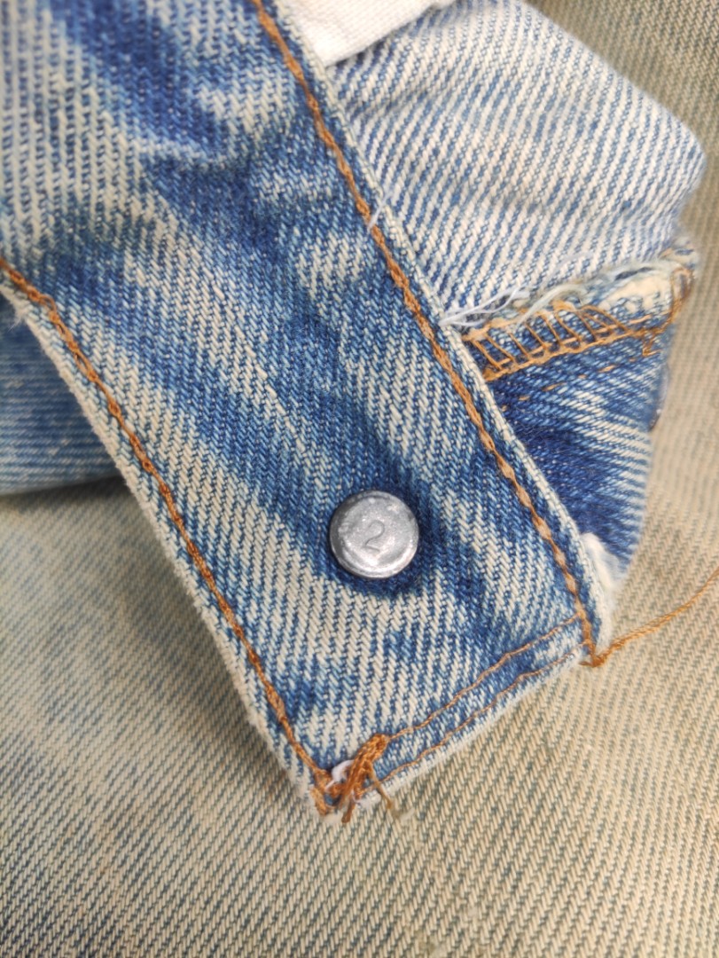 Levis button top