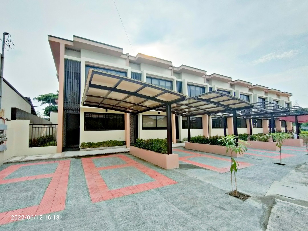 10 DP Discount 4 Bedrooms Townhouse for Sale in Victoria Park