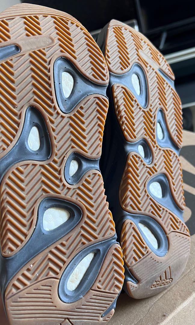 yeezy 700 bottom of shoe