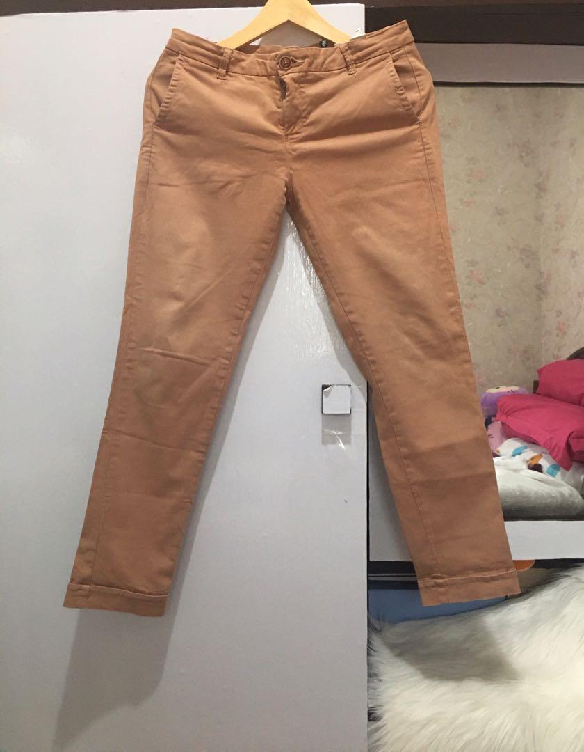 Brown jeans files, Fesyen Wanita 