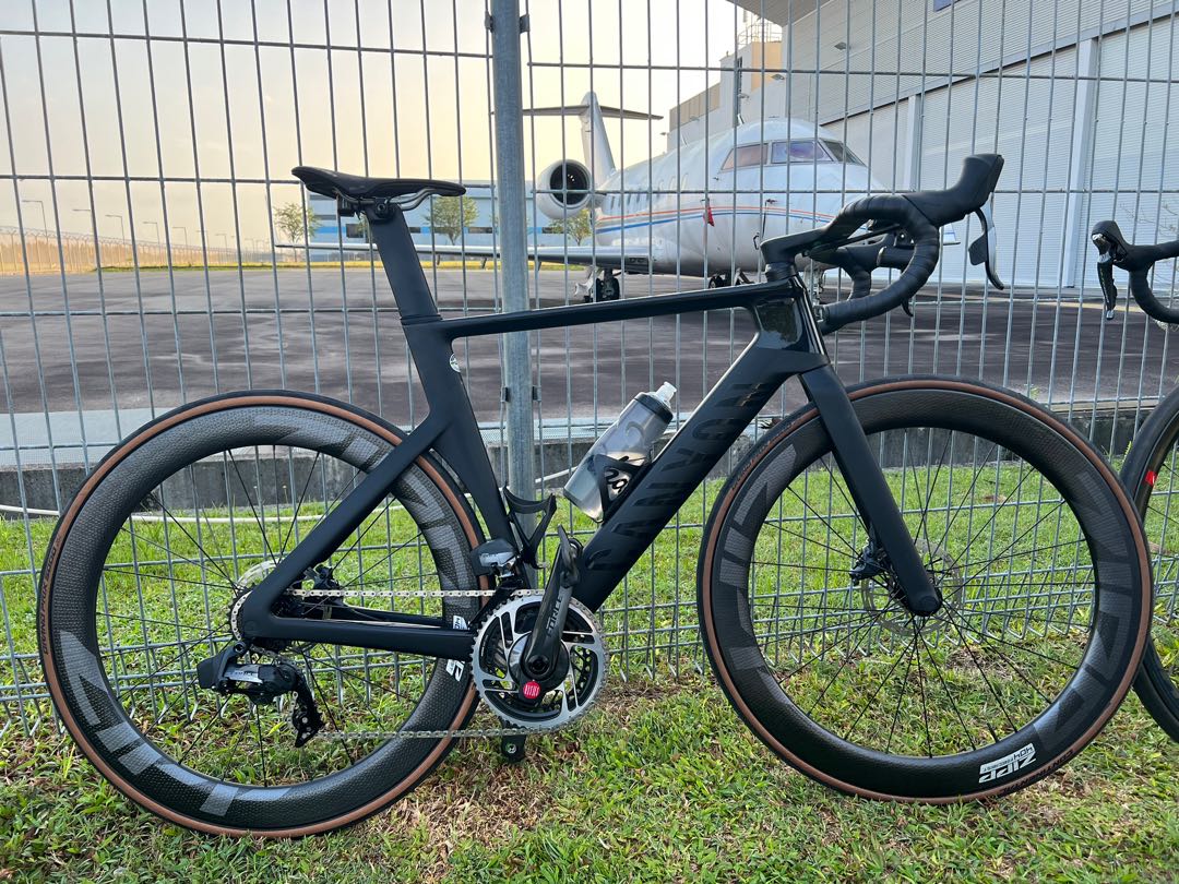 Canyon Aeroad CF SLX 8 Disc eTap Size M 7.75kg Sports Equipment