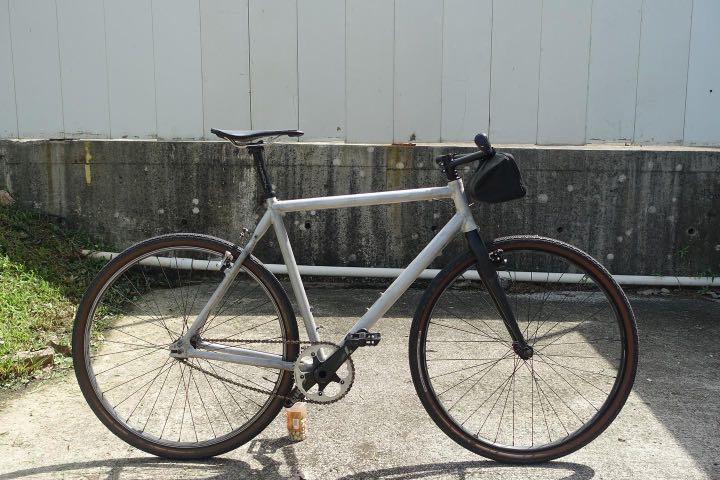Charge plug frameset clearance